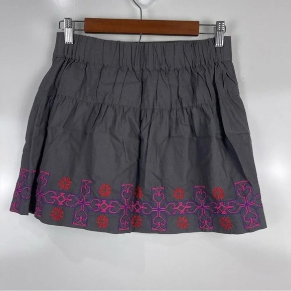 American Eagle Outfitters Grey Cotton Embroidered Mini Skirt Women's Size Small - Picture 2 of 6